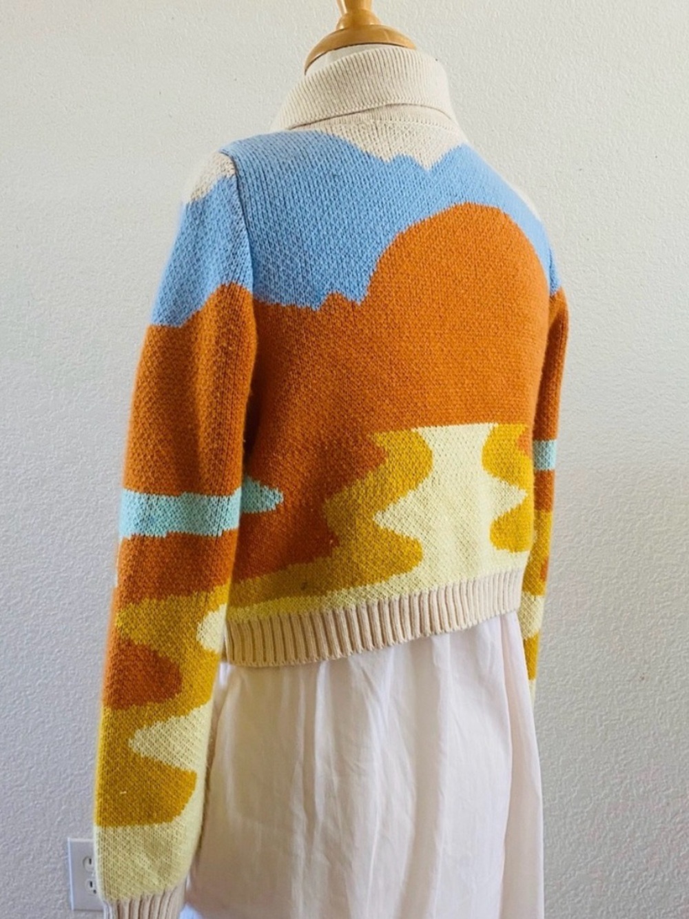 House of sunny sweater water sunset retro crop